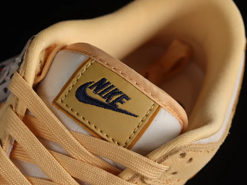All categories Nk SB Dunk series Nk SB Dunk Low low-top sneakers Nk Dunk Low "Gold Suede" cheese pudding ice cream yellow and white SB low-top casual sports skateboard shoes DV7411-200